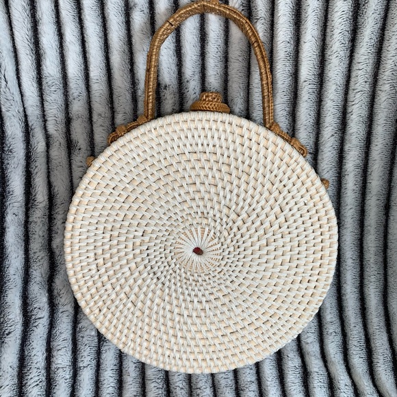 Woven purse with removable strap - Picture 6 of 6